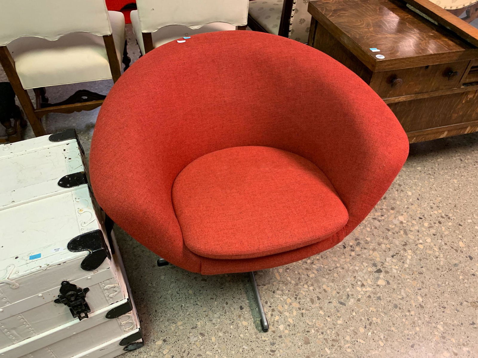 LOW UPHOLSTERED RED SWIVEL CHAIR (1 of 1)