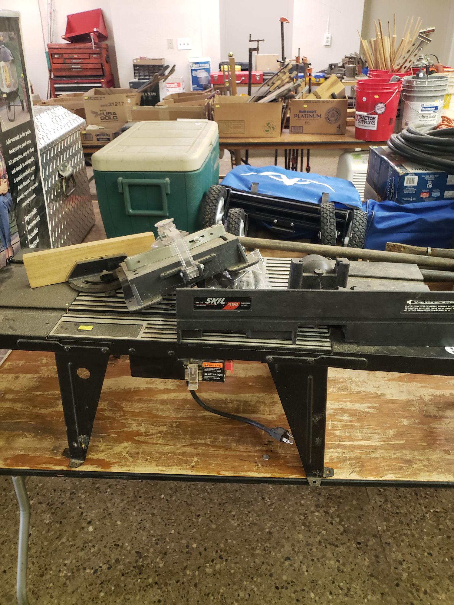 ROUTER TABLE WITH ACCESSORIES (1 of 1)