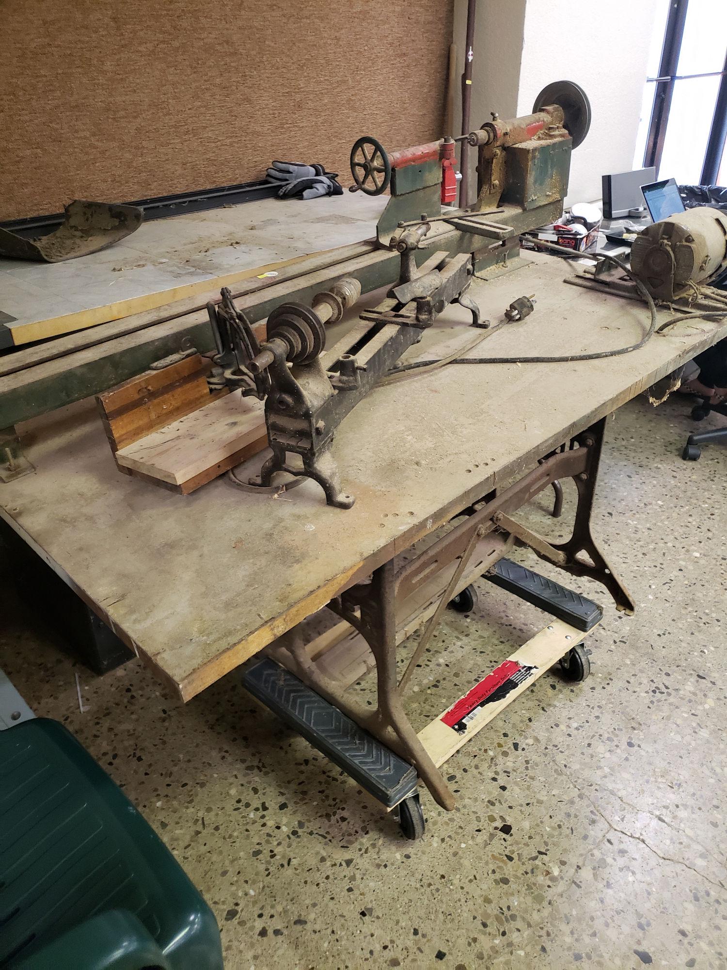 SINGER BASE WITH LATHE (1 of 1)