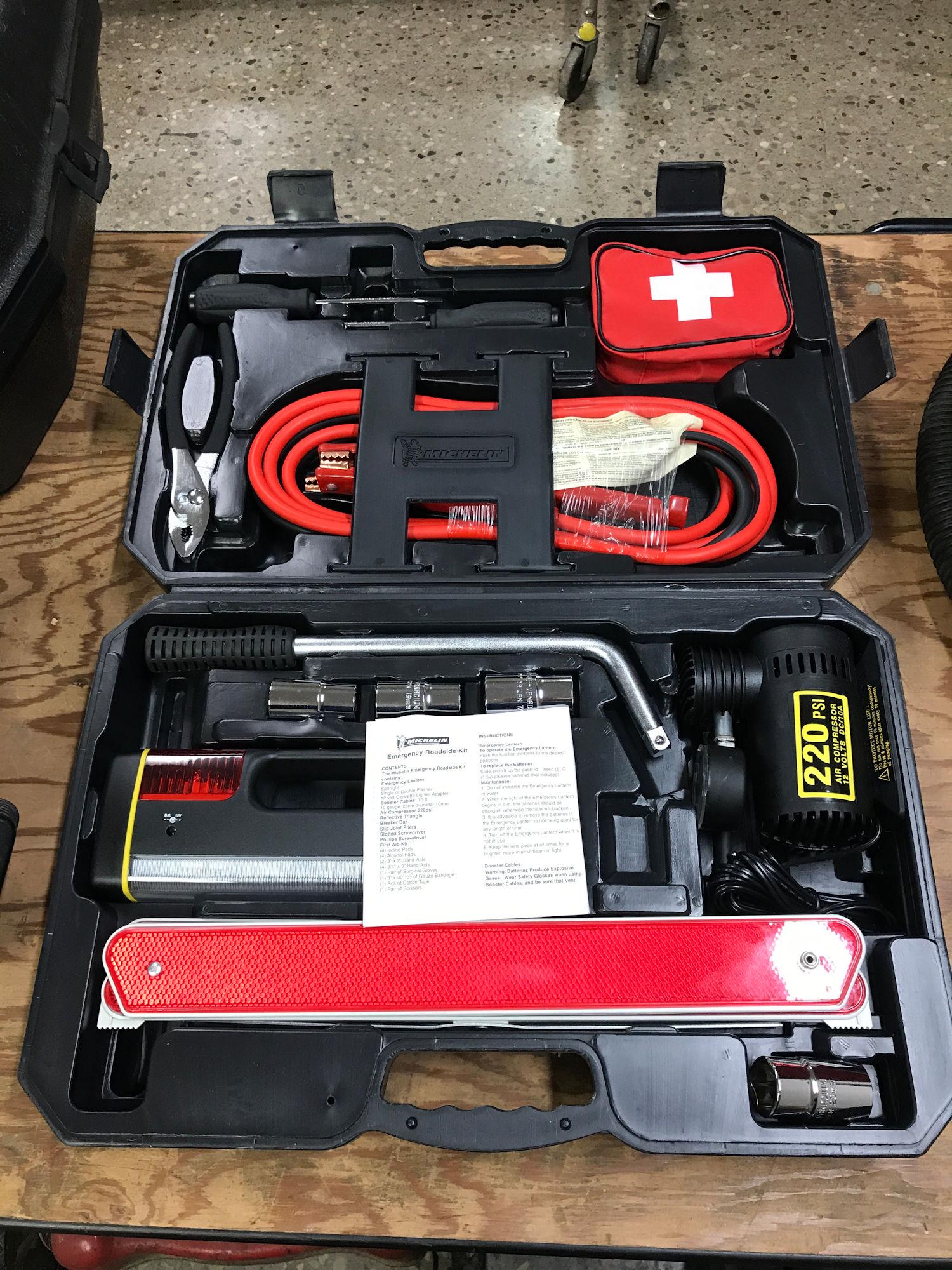 AUTOMOTIVE EMERGENCY KIT (1 of 1)