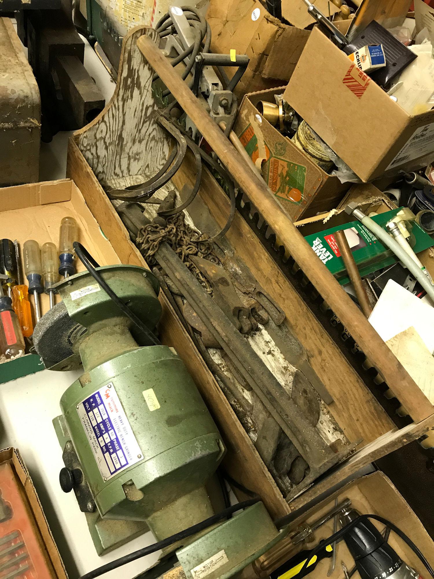 GRINDER WITH WOODEN TOOL BOX: GRINDER WITH WOODEN TOOL BOX