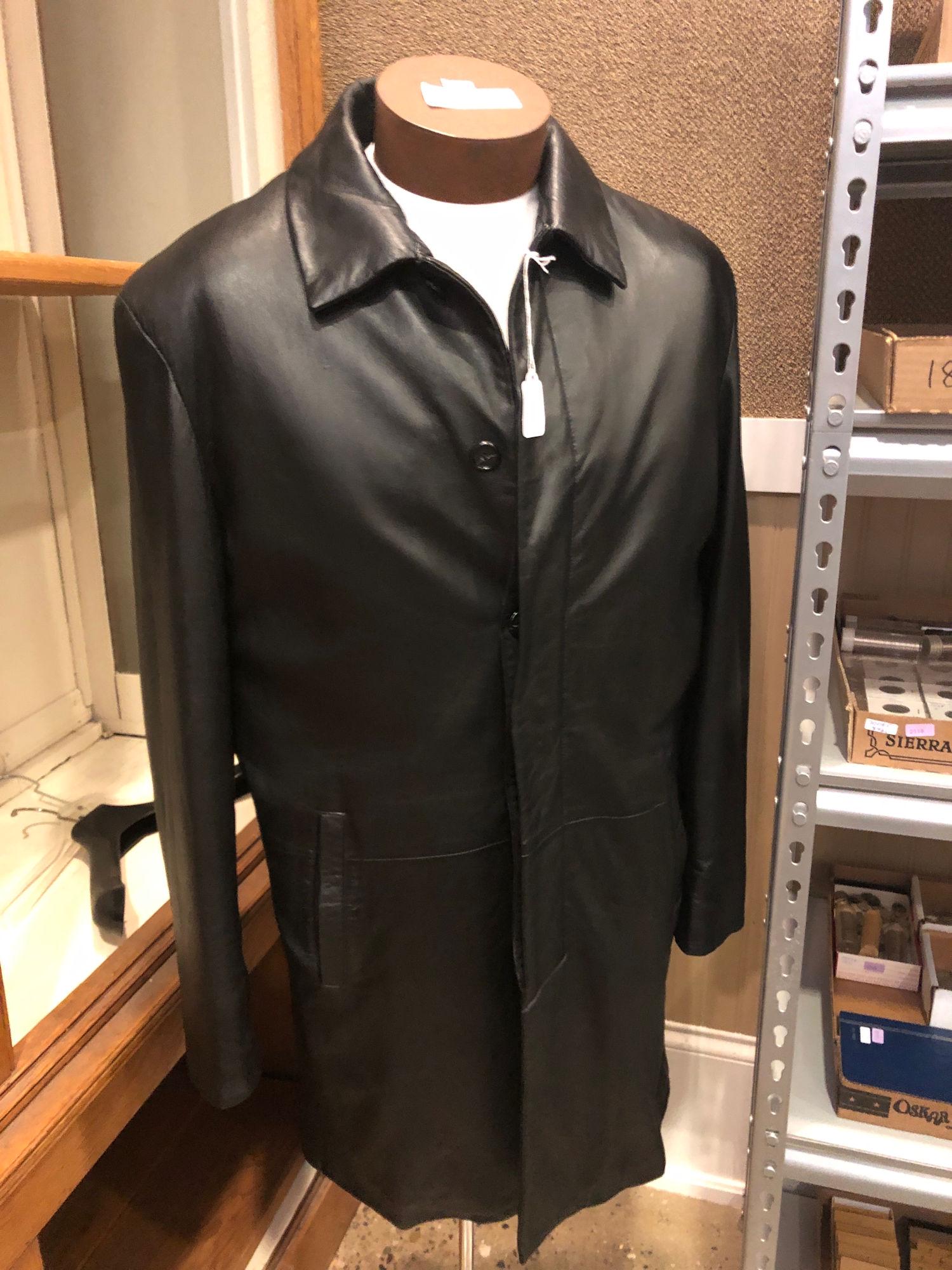 MEN'S LEATHER JACKET (1 of 3)