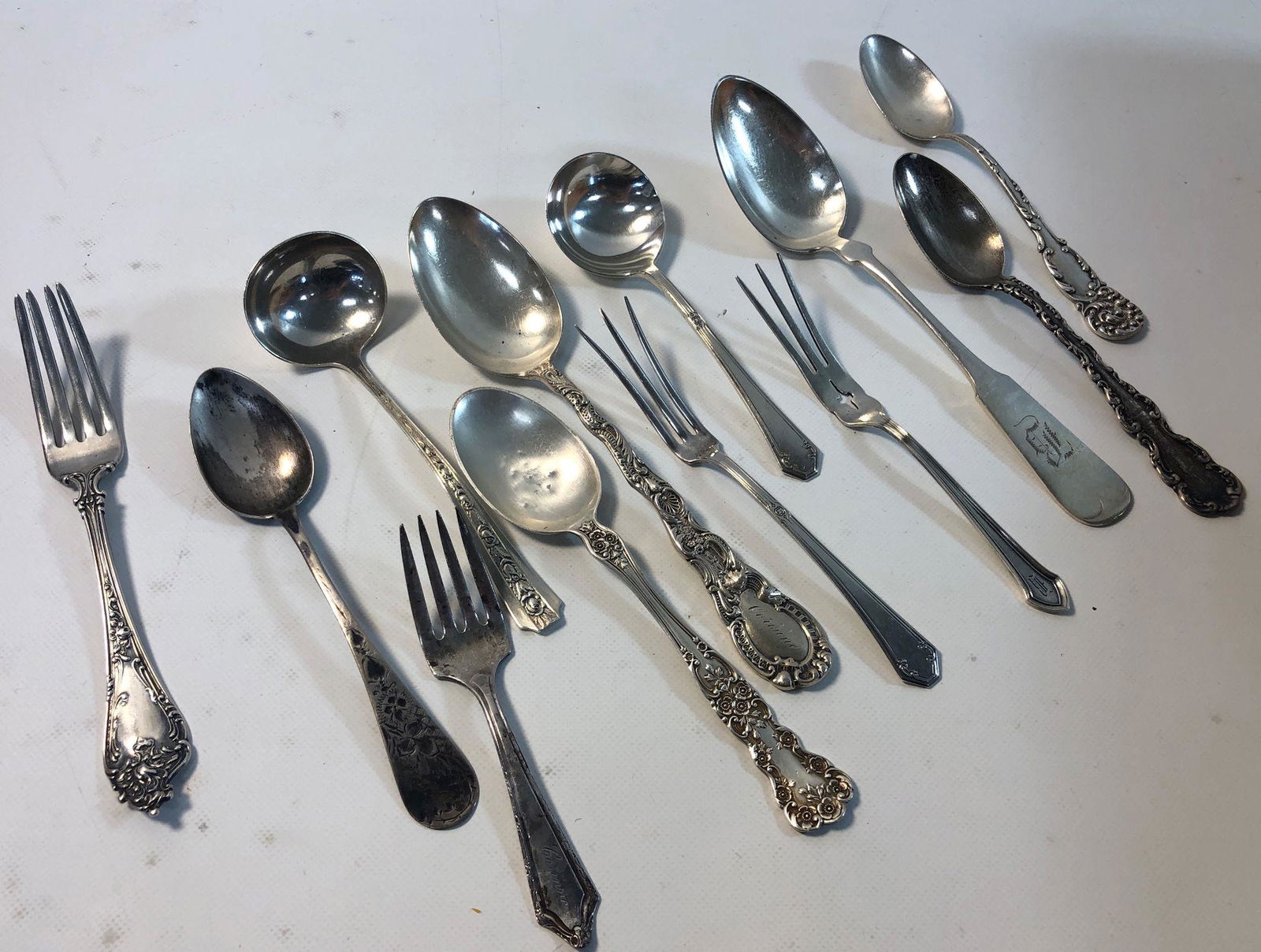 LOT OF SILVER FLATWARE (1 of 5)