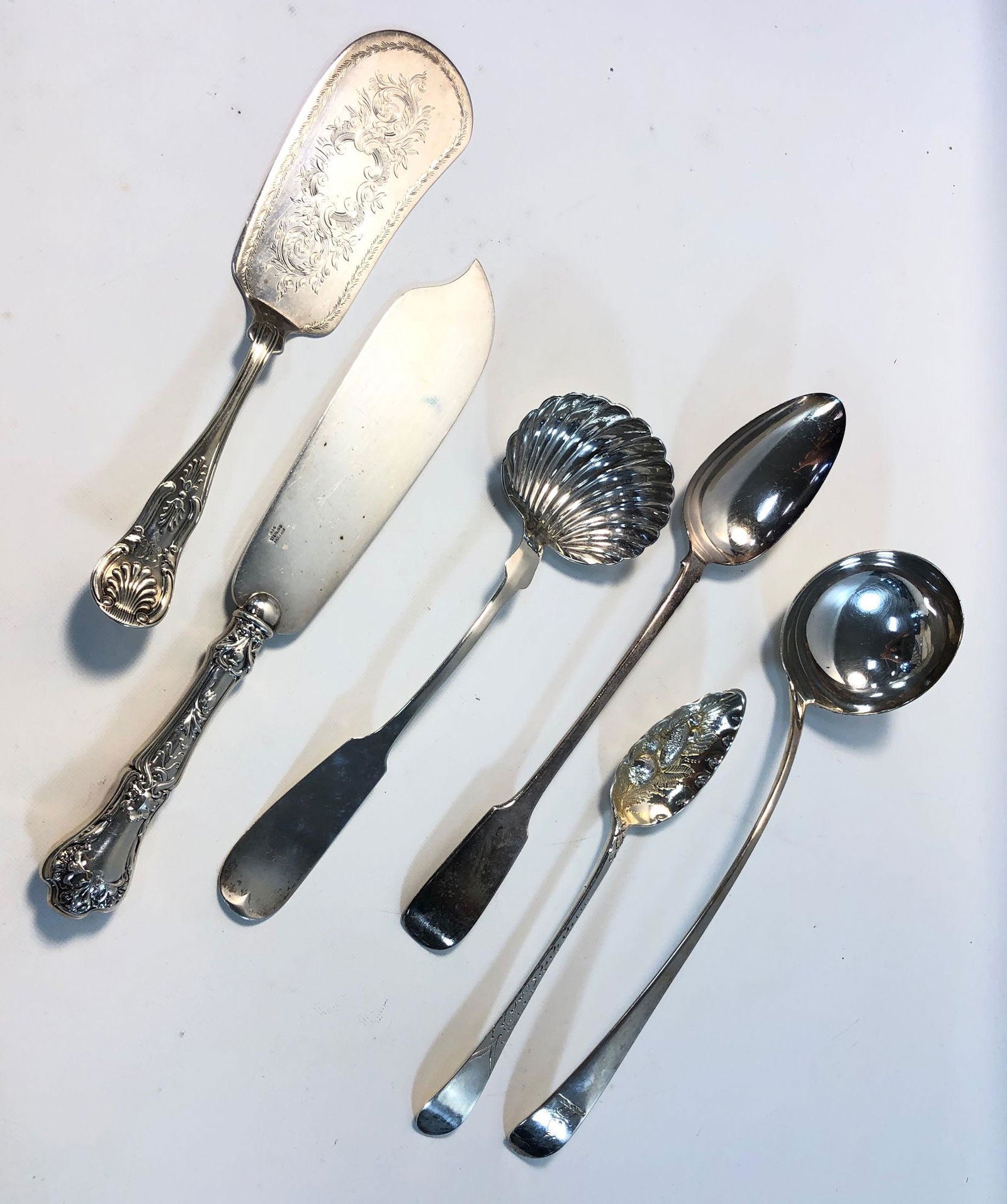 LOT OF SILVER SERVEWARE: LOT OF SILVER SERVEWARE ~ SIX PIECES TOTAL, FOUR STERLING SILVER (STAMPED AND TESTED), TWO SILVER PLATE. STERLING PIECES 17.165 TROY OUNCES TW. LOT INCLUDES PIECES THAT ARE ENGLISH MADE, PIECES FROM J