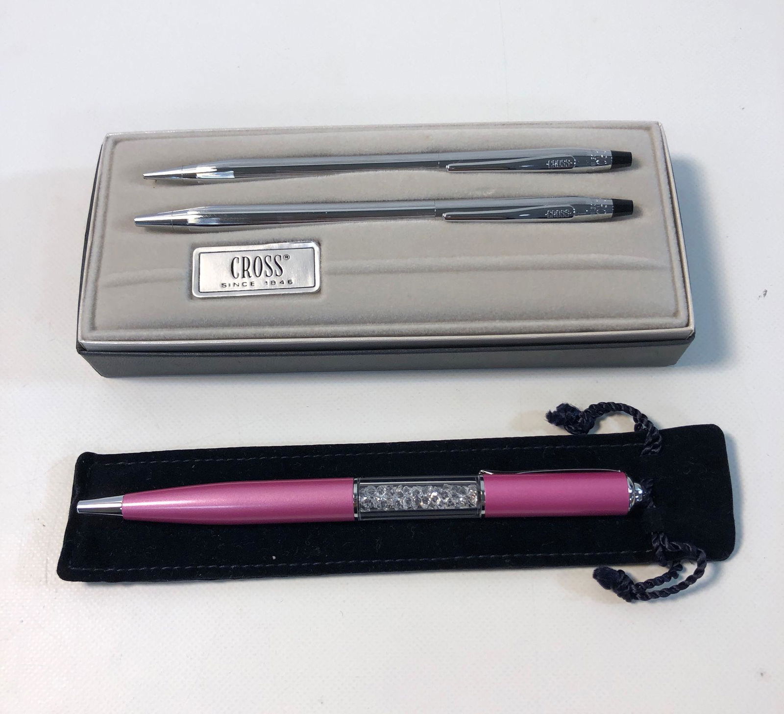 LOT OF PENS AND PENCILS (1 of 5)