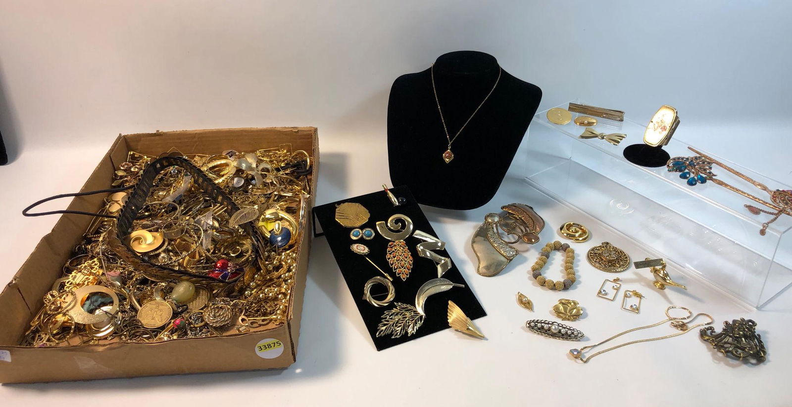 COSTUME AND FASHION JEWELRY BOX LOT (1 of 14)
