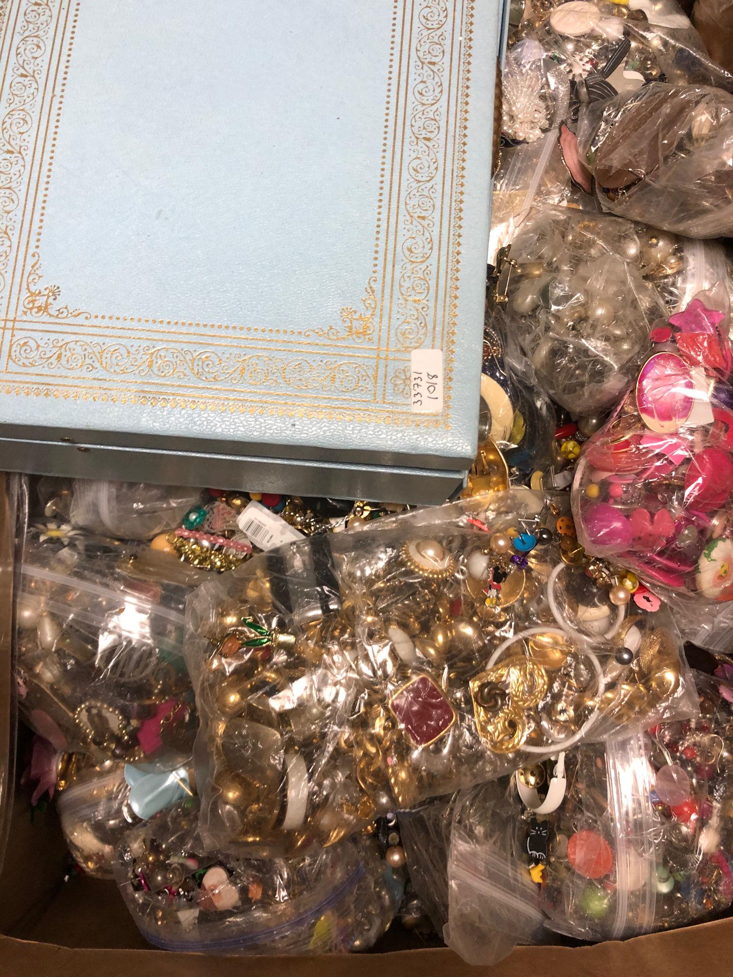 LARGE BOX LOT OF ASSORTED COSTUME AND FASHION JEWELRY (1 of 4)