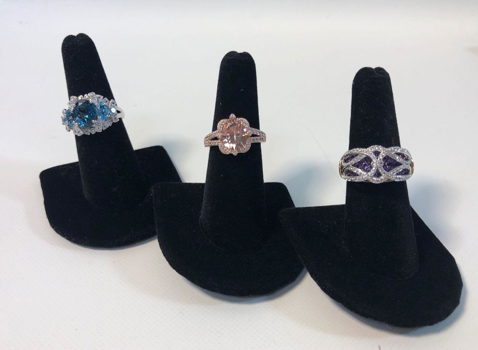 LOT OF THREE COCKTAIL RINGS (1 of 9)