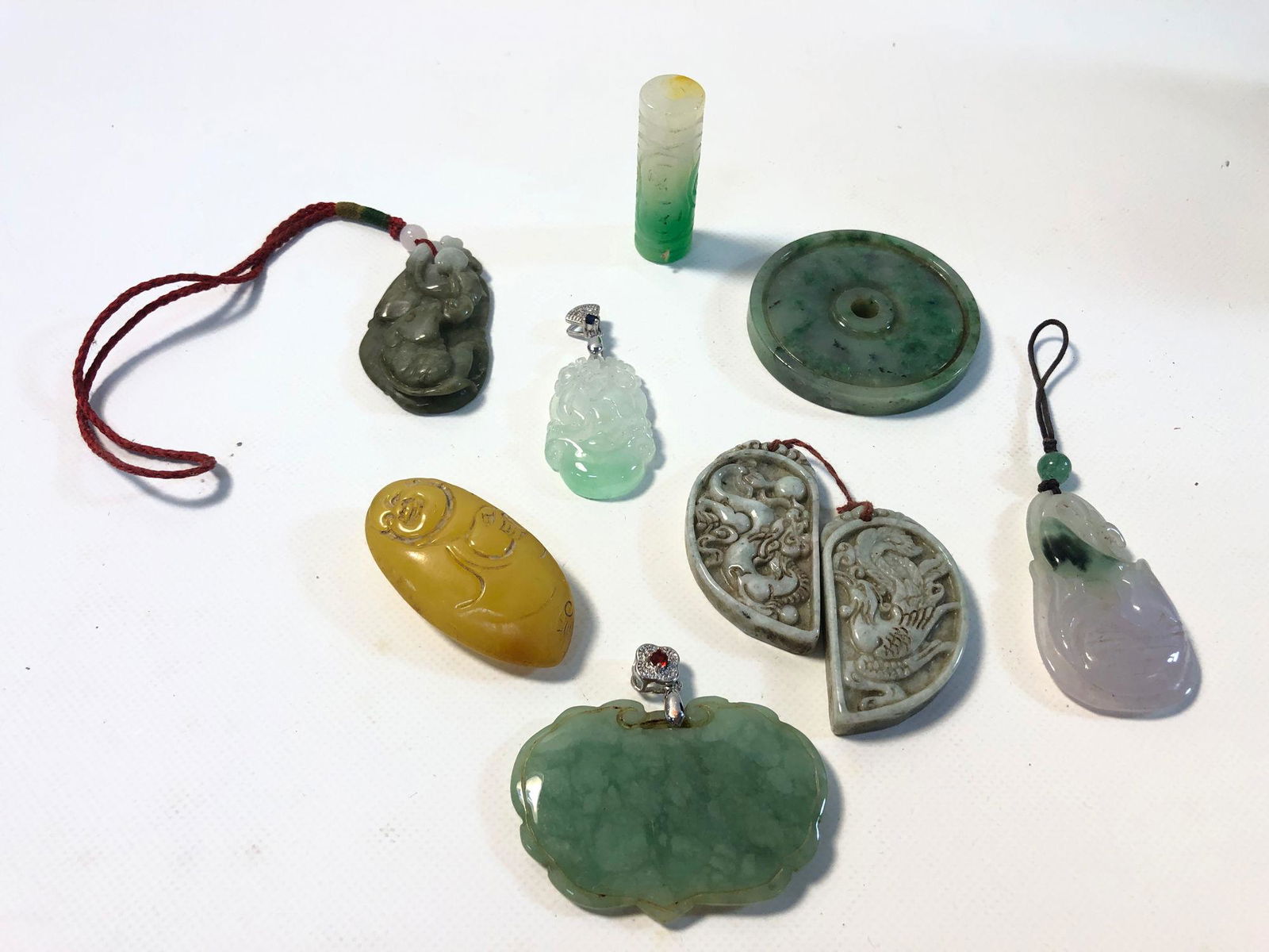 LOT OF JADE AND STONE PENDANTS (1 of 8)