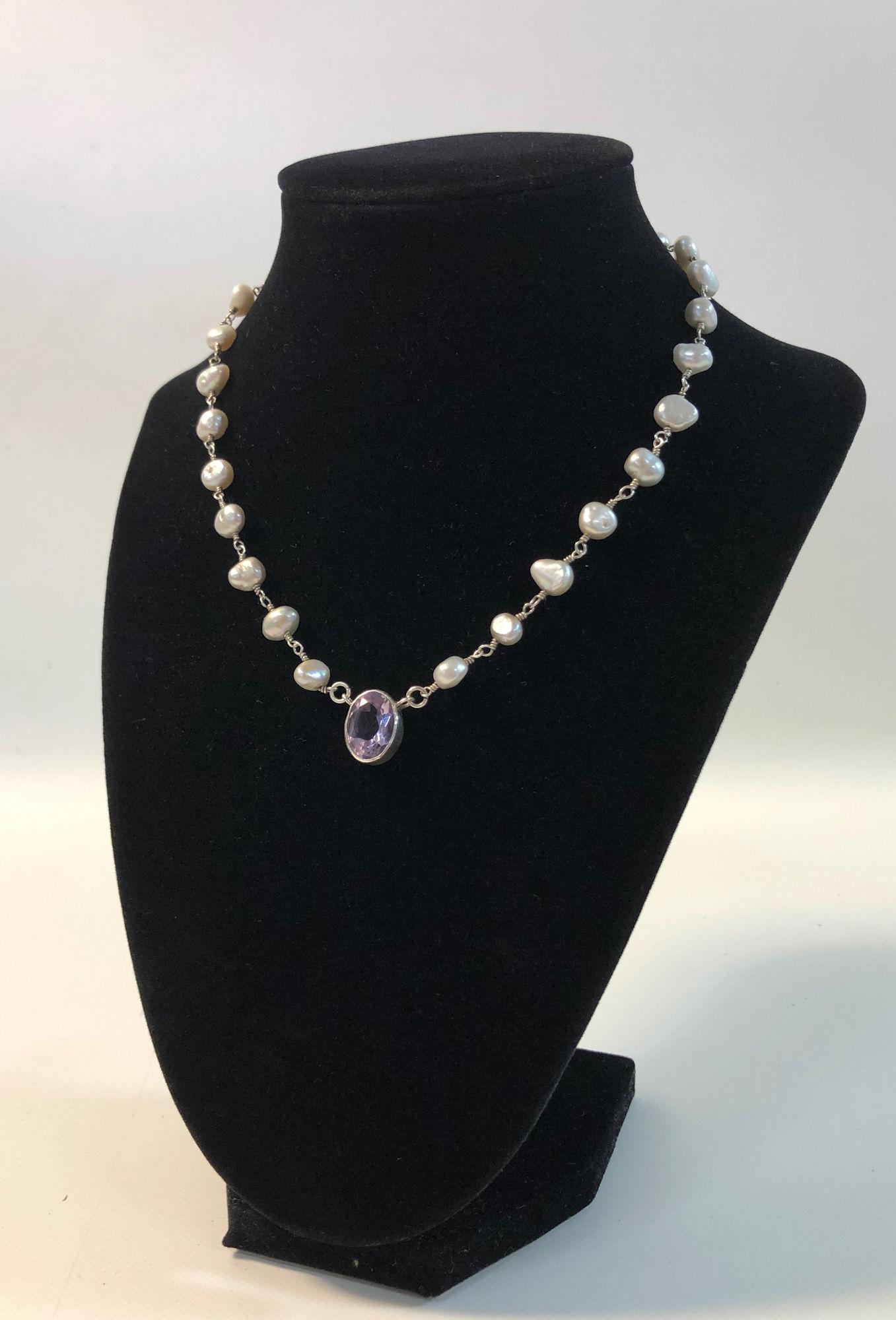 STERLING SILVER PEARL AND GEMSTONE STATEMENT NECKLACE: STERLING SILVER PEARL AND GEMSTONE STATEMENT NECKLACE ~ APPROX. 15.875" CHOKER LENGTH W/ TOGGLE CLASP CLOSURE, BAROQUE WHITE PEARLS HAVE MEDIUM LUSTER, NECKLACE FEATURES OVAL SHAPED AMETHYST CENTER ST