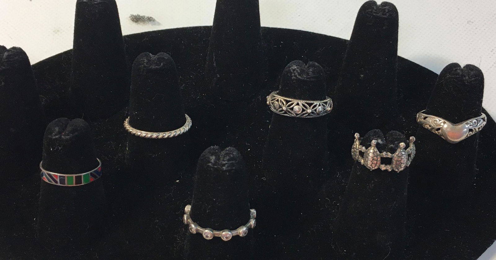 SIX STERLING SILVER RINGS (1 of 4)