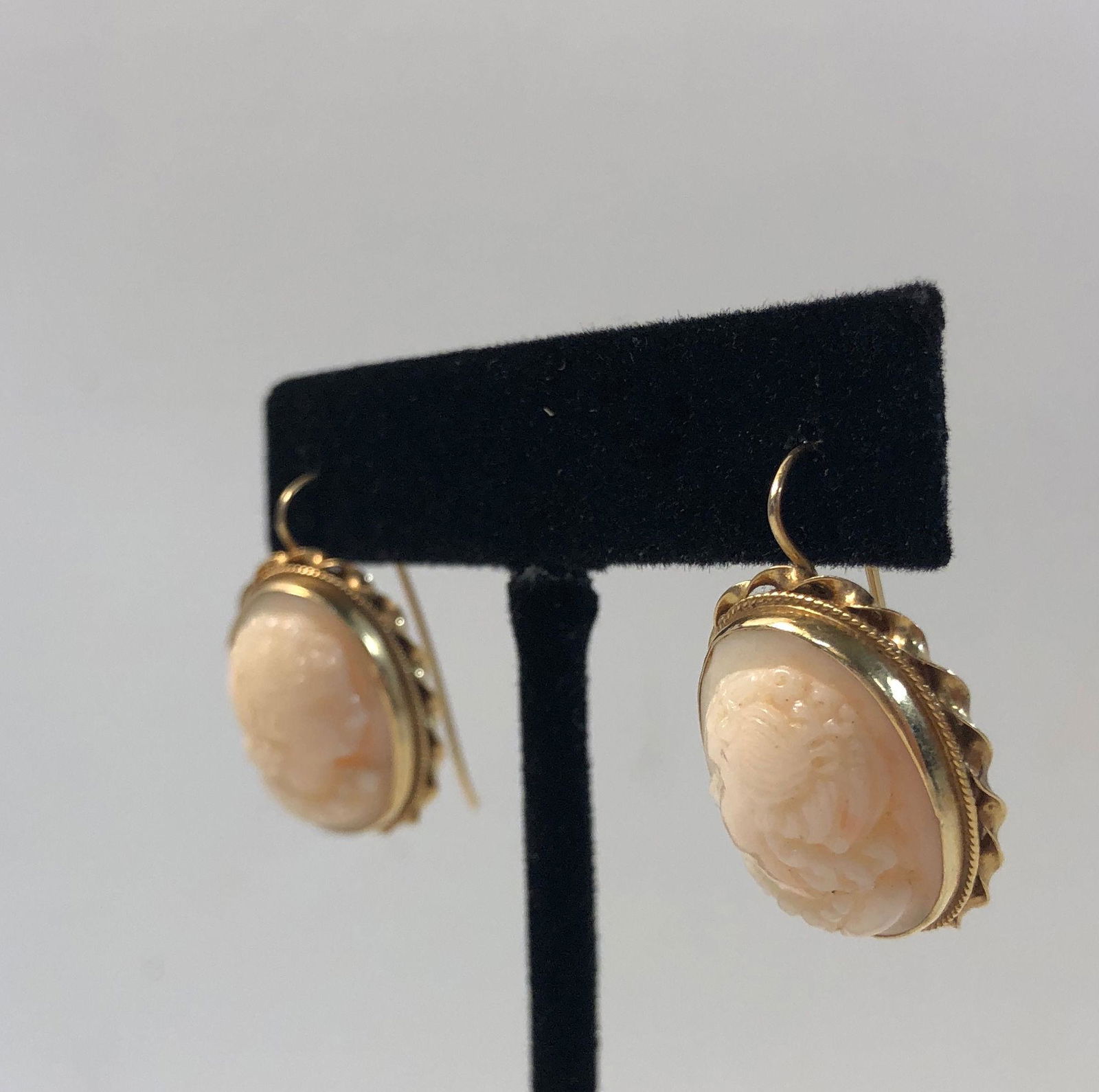 VINTAGE CAMEO EARRINGS (1 of 8)