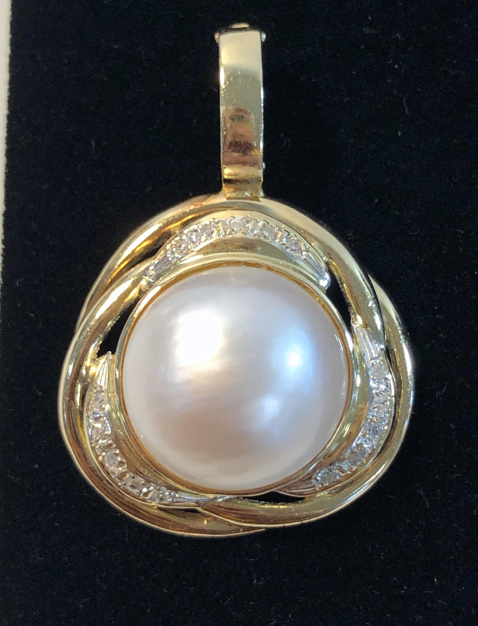 GOLD AND GEMSTONE PENDANT (1 of 7)