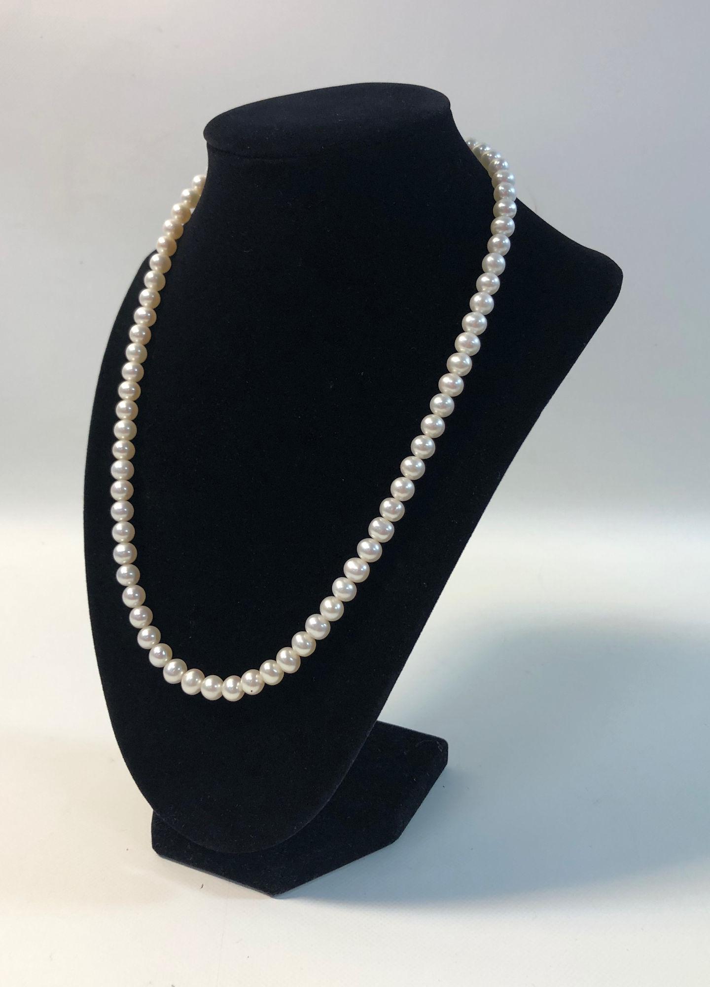 PEARL NECKLACE (1 of 7)