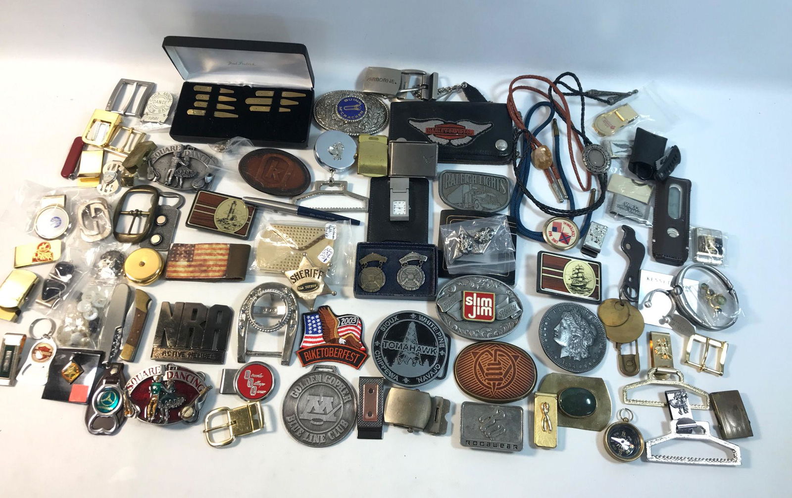 BOX LOT MEN'S ACCESSORIES AND BELT BUCKLES (1 of 11)