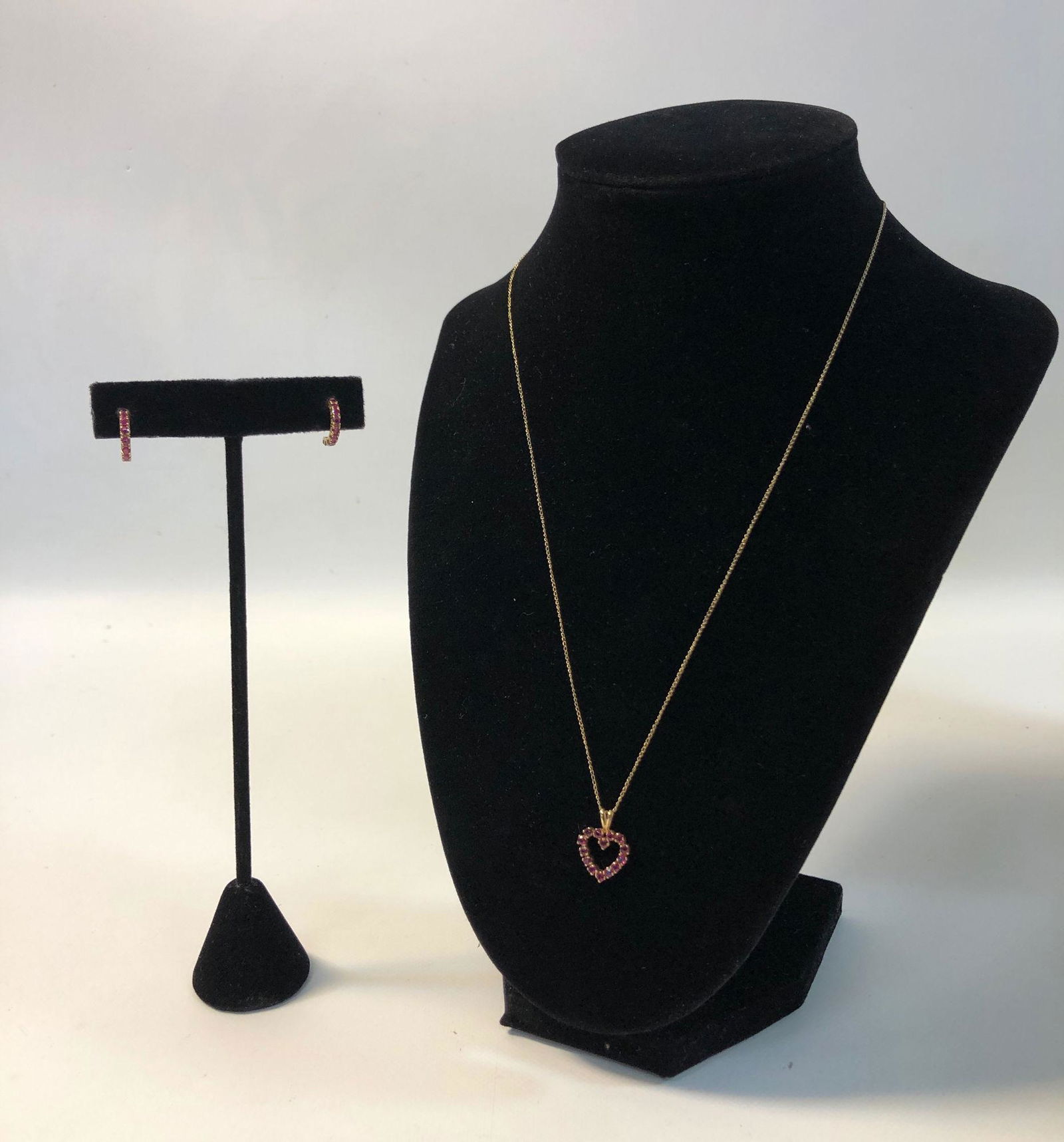 GOLD AND RUBY GEMSTONE JEWELRY SET (1 of 12)