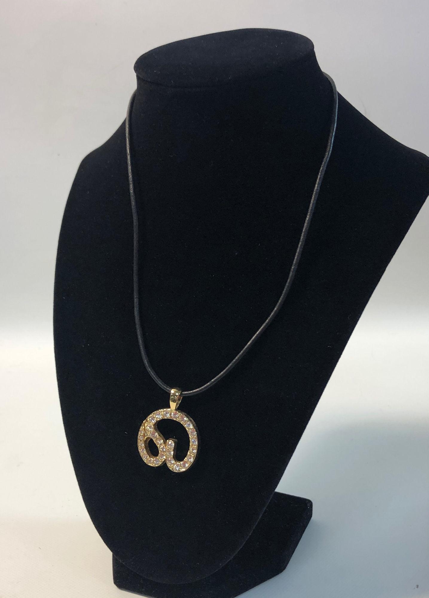 ST. JOHN DESIGNER BRAND ACCESSORY IN POUCH (1 of 4)