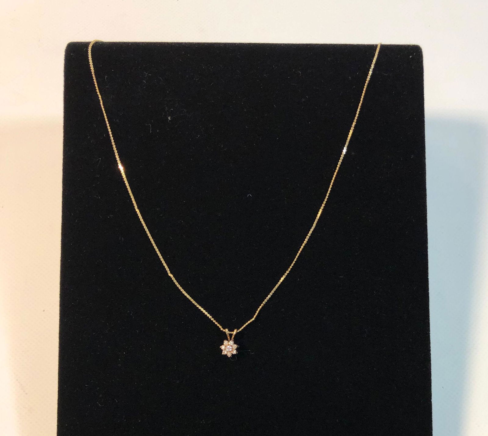 14KT GOLD AND DIAMOND NECKLACE (1 of 4)