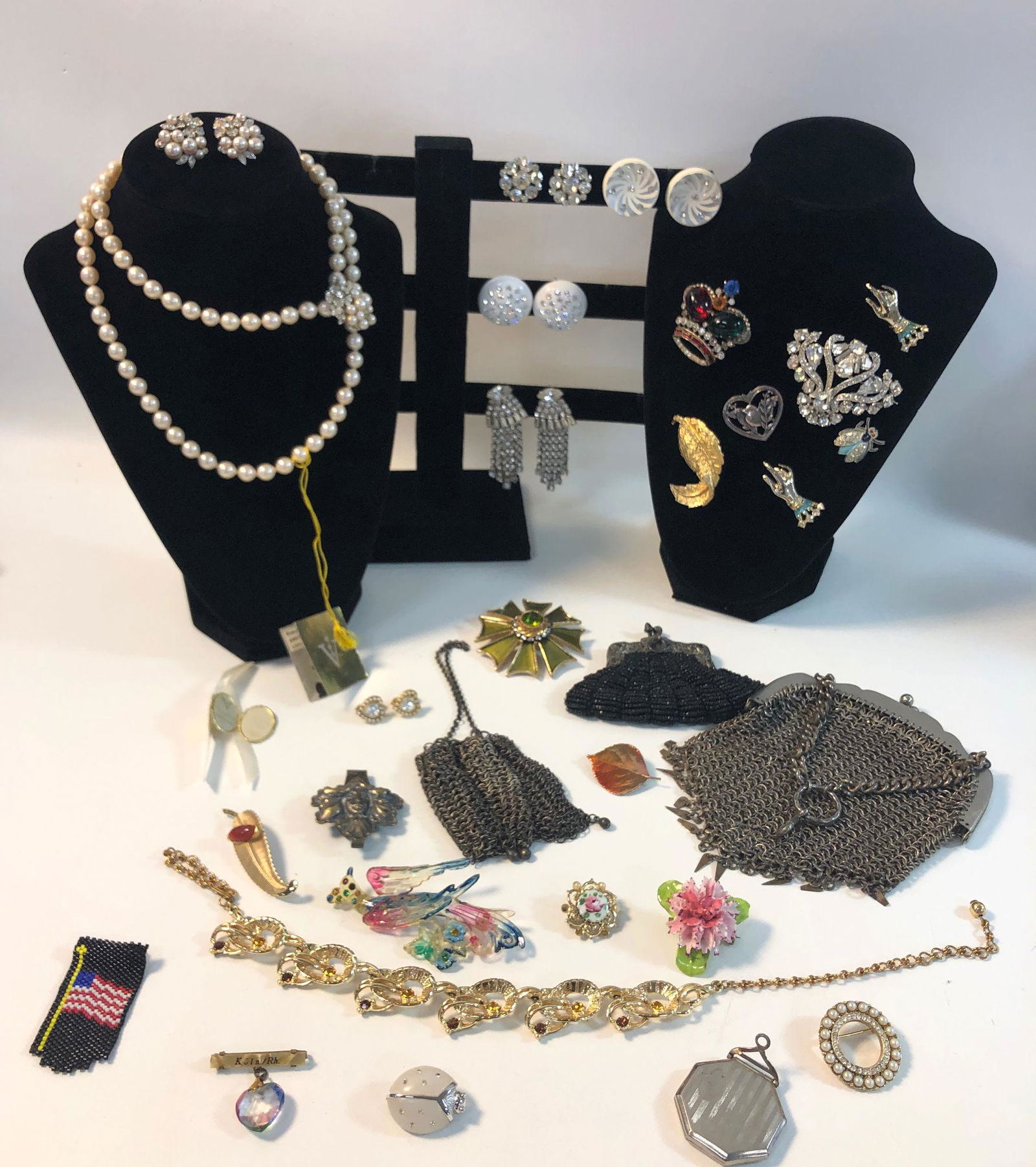 BOX LOT VINTAGE ACCESSORIES (1 of 15)