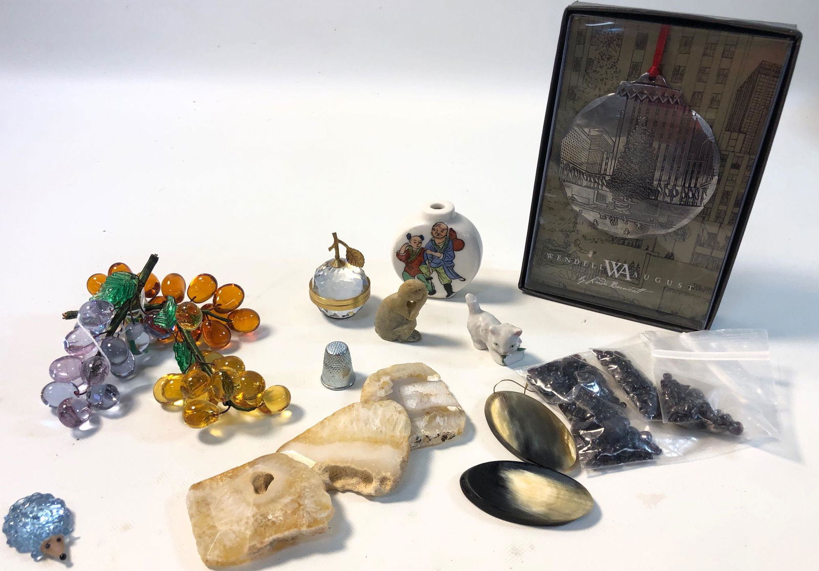 LOT OF ASSORTED SMALL OBJECTS AND ACCESSORIES (1 of 10)