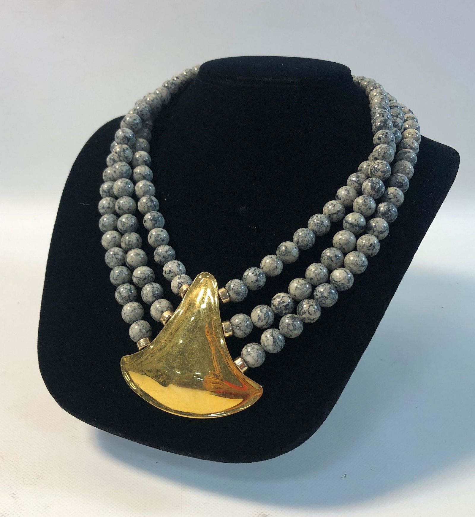 SEMI-PRECIOUS STONE STATEMENT NECKLACE (1 of 5)