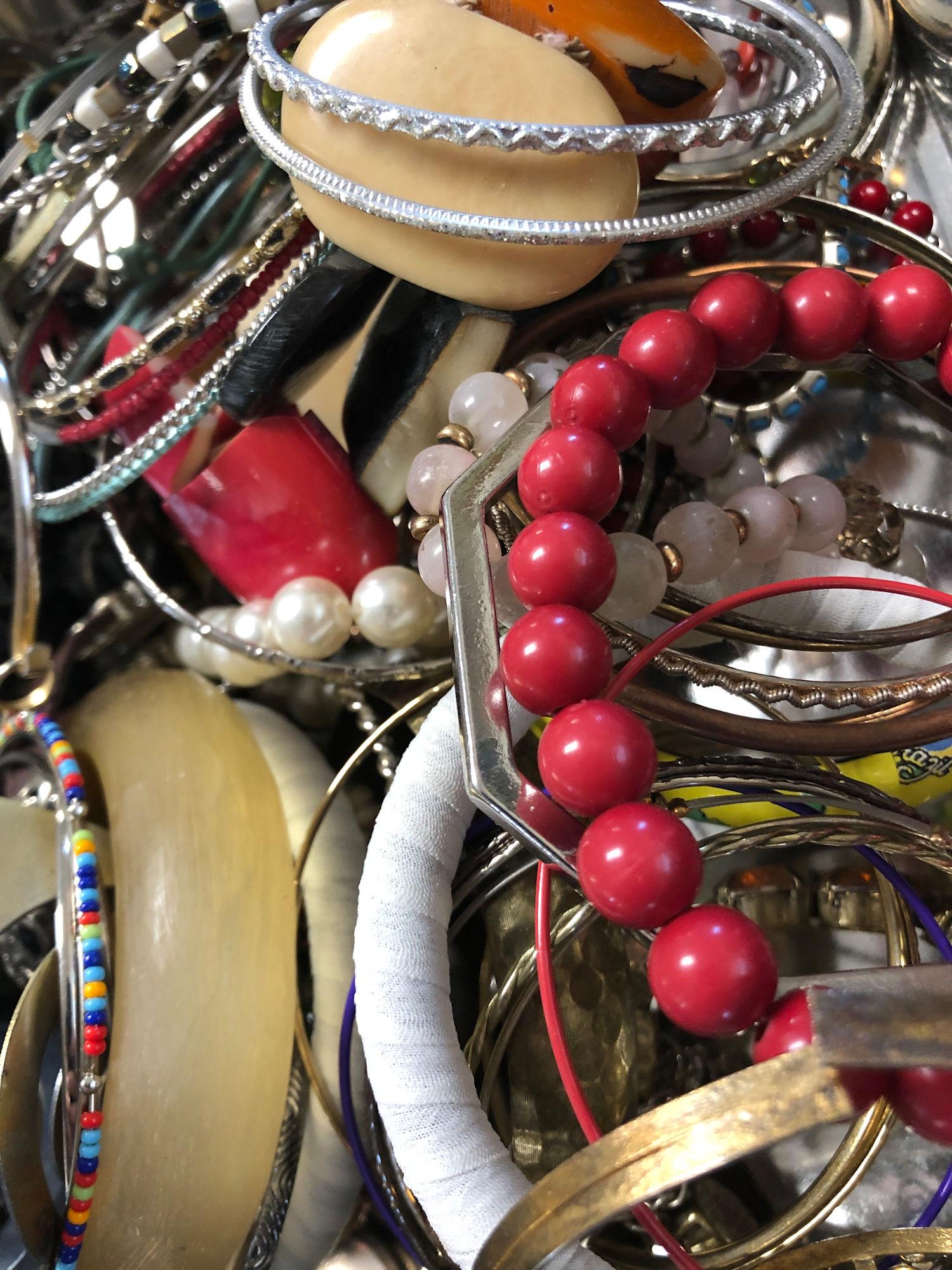 LOT OF ASSORTED BRACELETS (1 of 2)