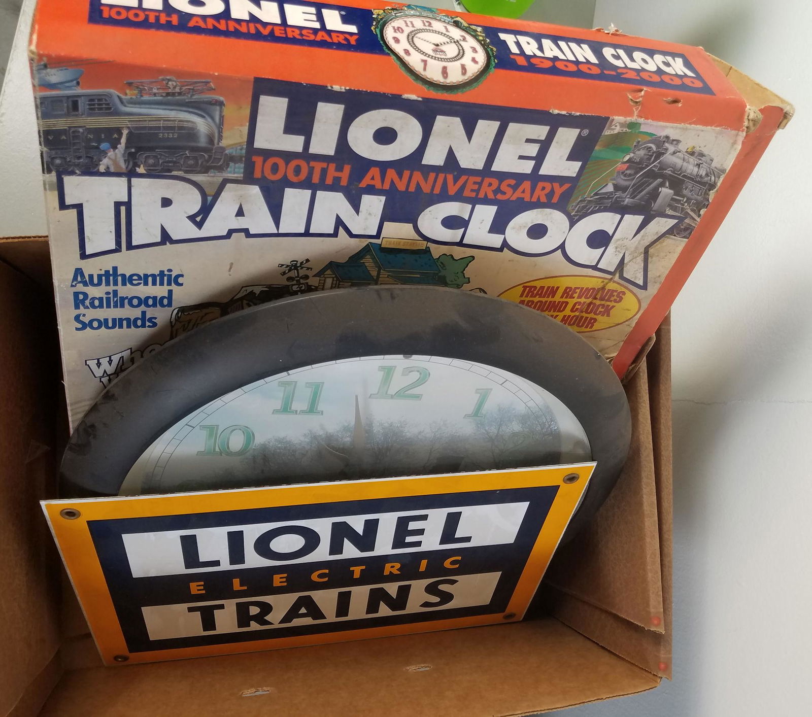 BOX LOT INCLUDING LIONEL TAIN CLOCK AND PORCELAIN SIGN (1 of 2)