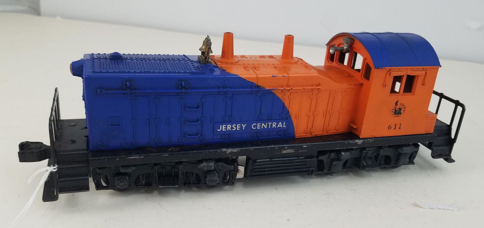 LIONEL O GAUGE POST WAR- 611 JERSEY CENTRAL- NW2: LIONEL O GAUGE POST WAR- 611 JERSEY CENTRAL- NW2 SWITCHER