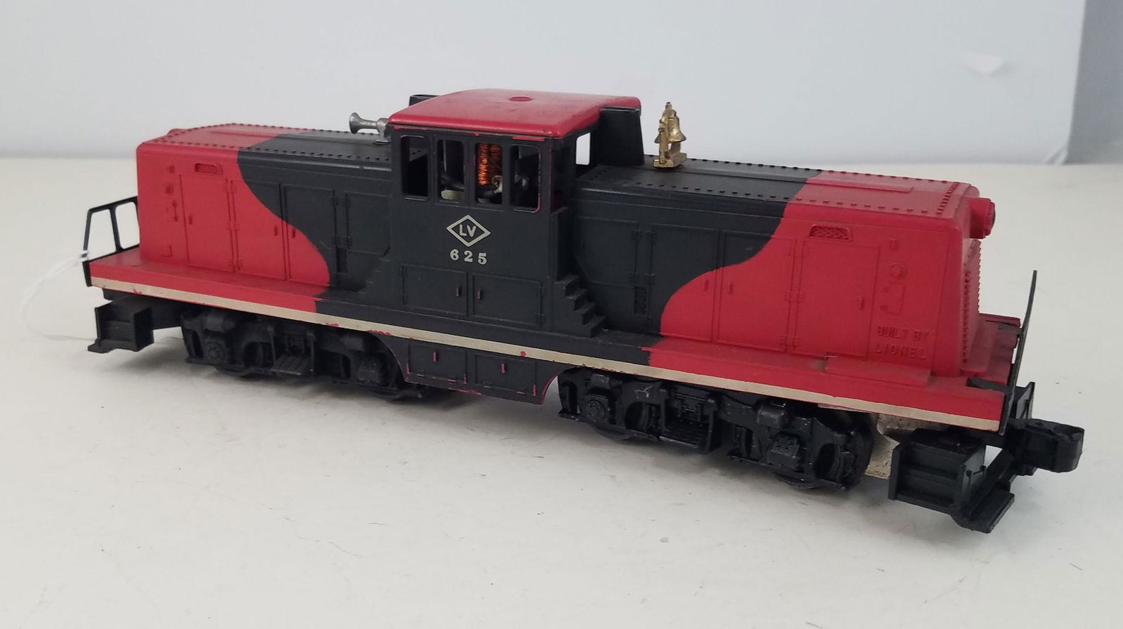 LIONEL O GAUGE POST WAR- 625 LV-GE 44 TON SWITCHER: LIONEL O GAUGE POST WAR- 625 LV-GE 44 TON SWITCHER