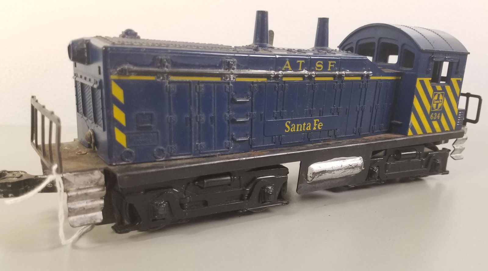 LIONEL O GAUGE POST WAR- 634 SANTA FE- NW2 SWITCHER (1 of 3)