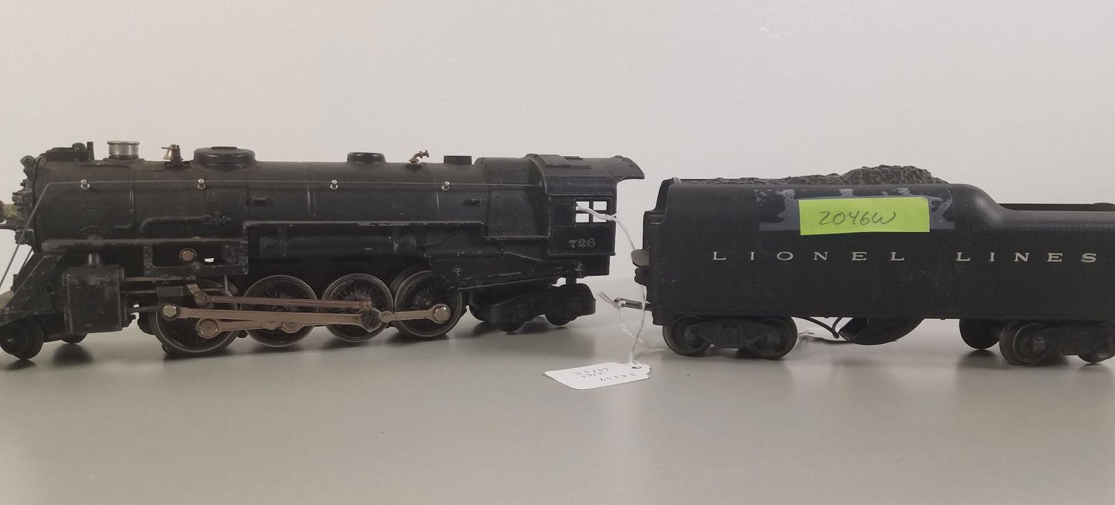 LIONEL O-GAUGE POST WAR NO. 726 ENGINE WITH 2046W (1 of 6)