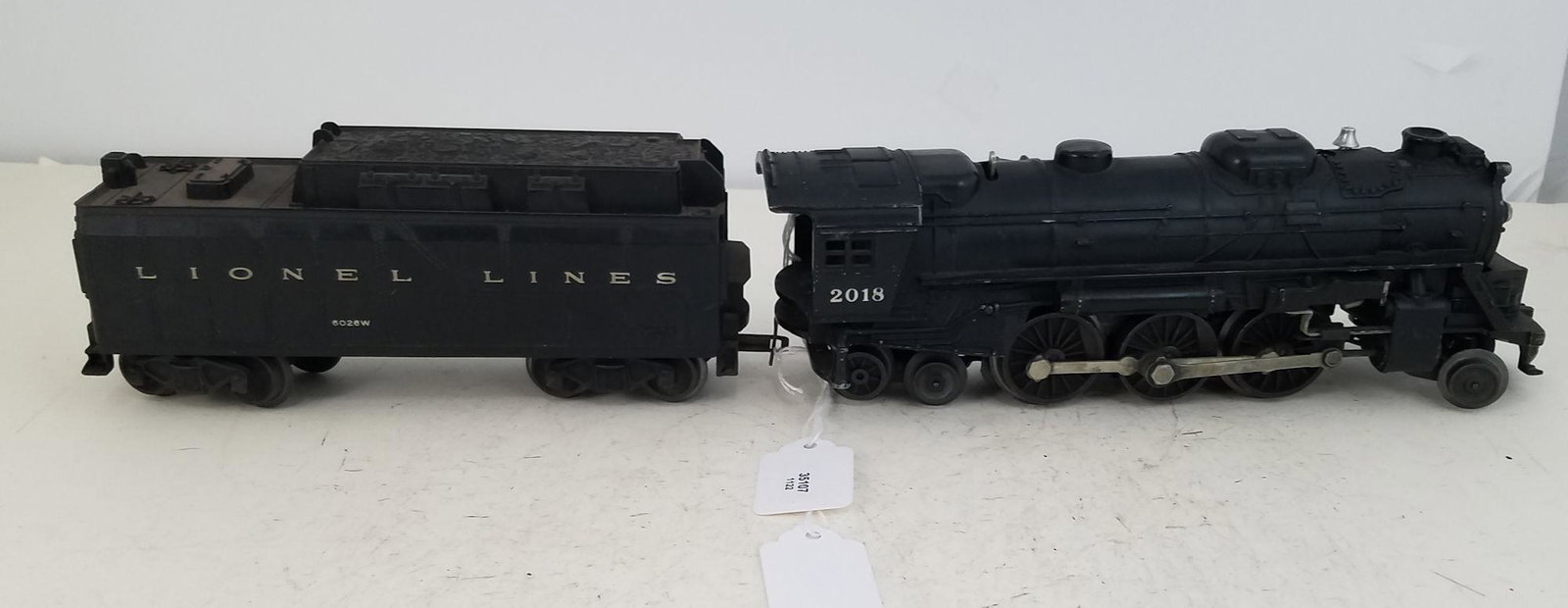 LIONEL O GAUGE POST WAR- 2018 ENGINE WITH BOX, 6026W: LIONEL O GAUGE POST WAR- 2018 ENGINE WITH BOX, 6026W TENDER