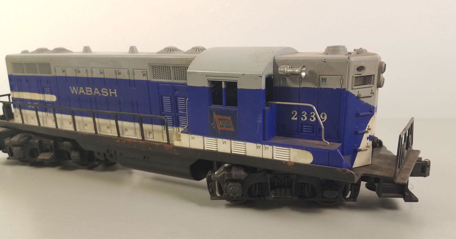 LIONEL O GAUGE POST WAR- 2339 WABASH GP7 DIESEL LOCO (1 of 3)