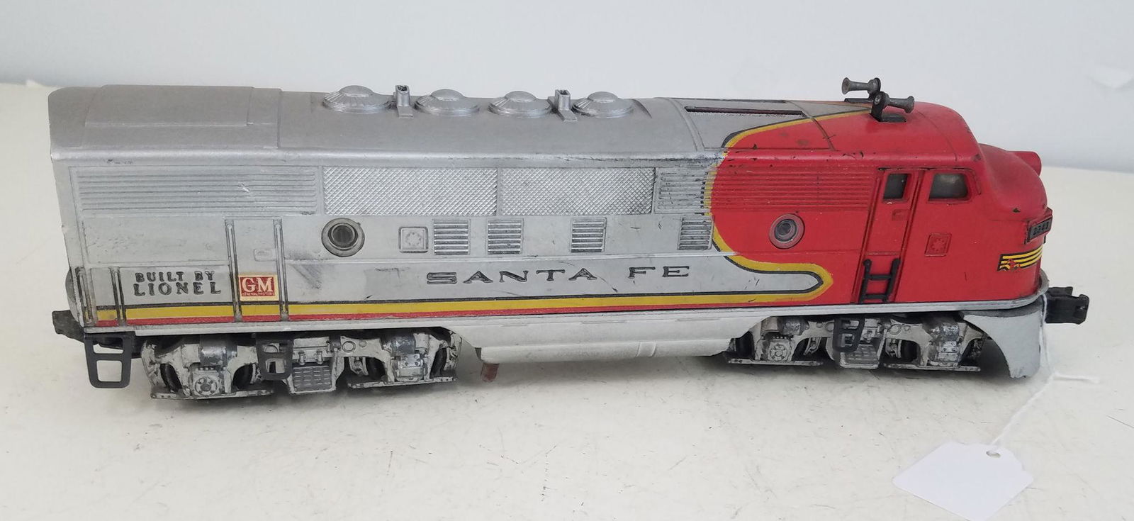 LIONEL O GAUGE POST WAR- 2343 SANTA FE, F3 DIESEL AA & (1 of 9)