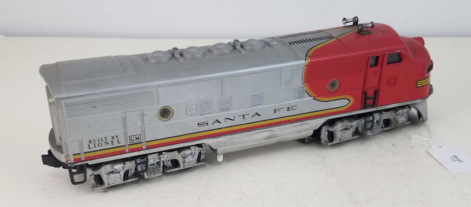 LIONEL O GAUGE POST WAR- 2353 SANTA FE, F3 DIESEL, AA (1 of 6)