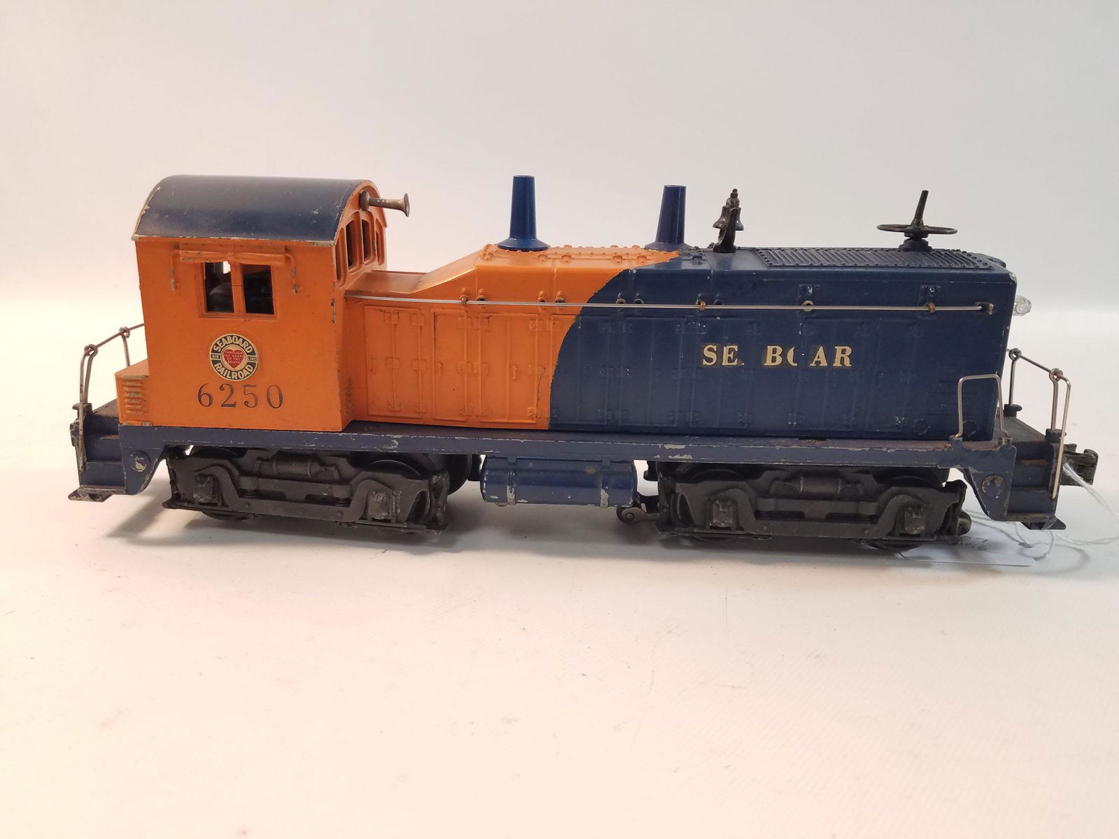 LIONEL O GAUGE POST WAR- 6250 SEABOARD NW2 SWITCHER (1 of 4)