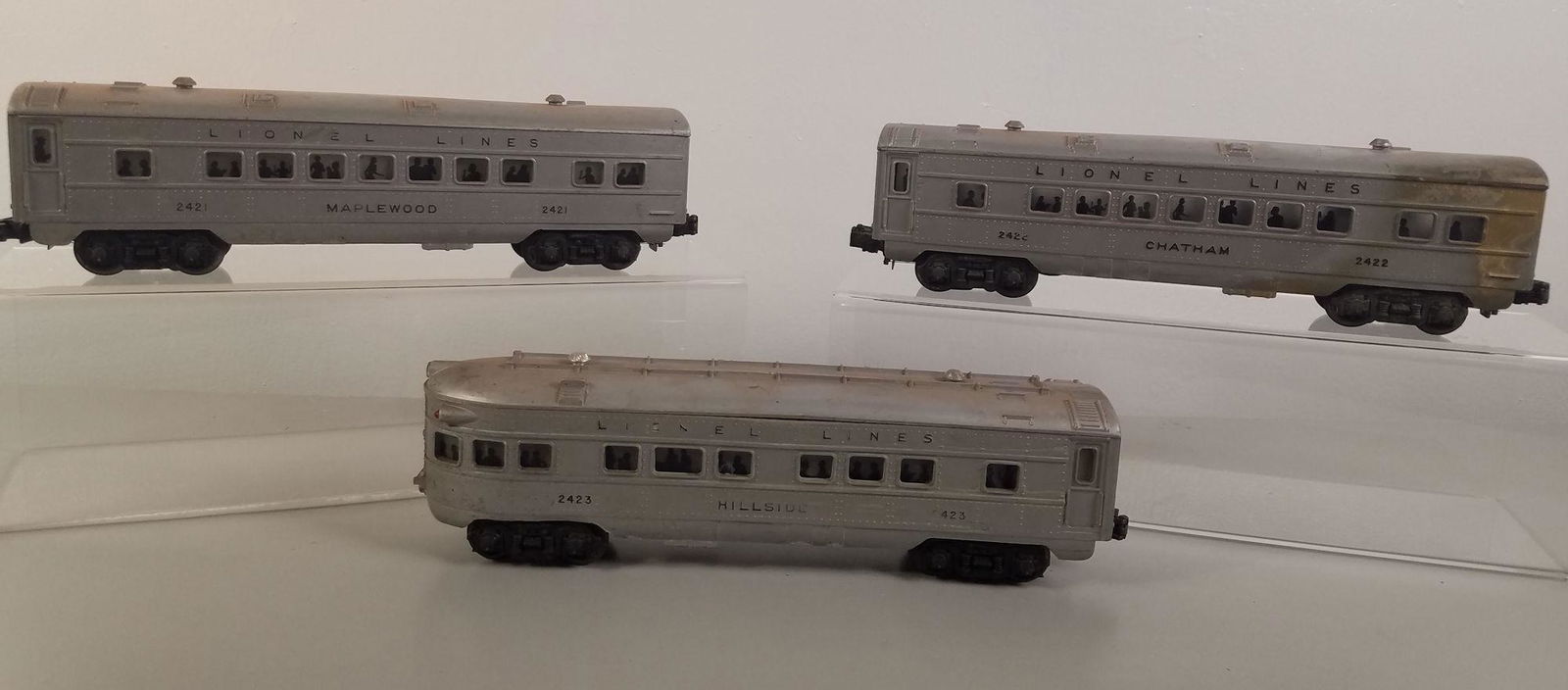 LIONEL O GAUGE POST WAR- BOX LOT 3 PASSENGER CARS- 2421 (1 of 7)