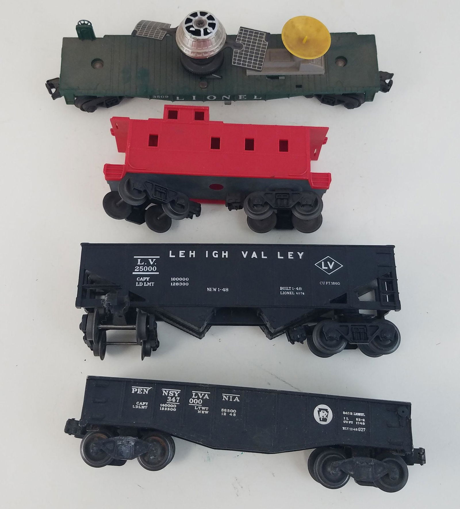 LIONEL O GAUGE POST WAR- BOX LOT 4 FREIGHT CARS- 2452 (1 of 14)