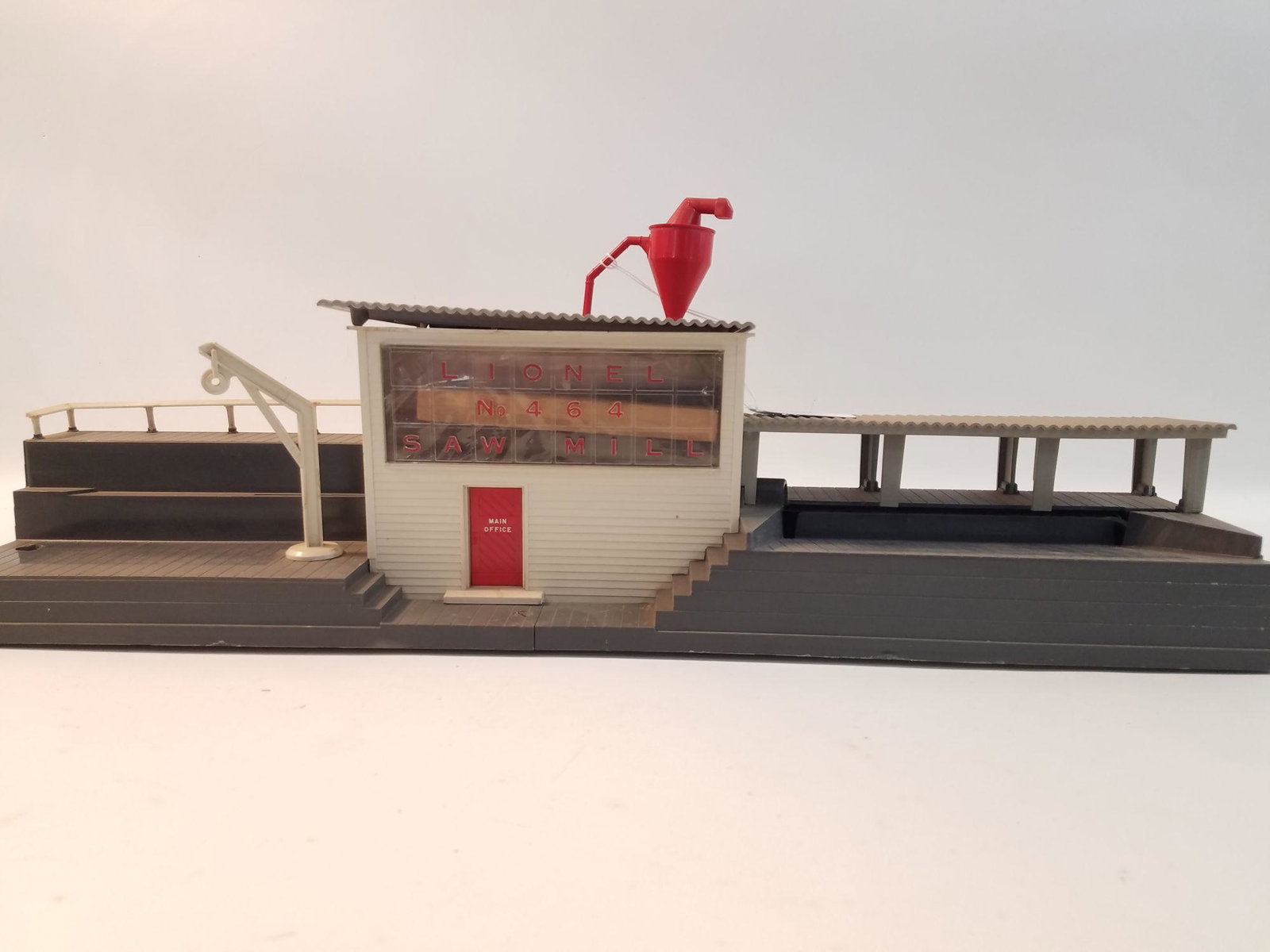 LIONEL O GAUGE POST WAR- 464 SAWMILL WITH BOX: LIONEL O GAUGE POST WAR- 464 SAWMILL WITH BOX