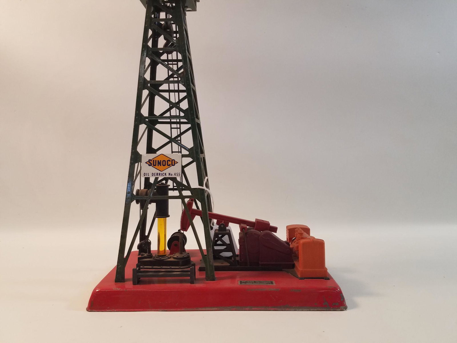 LIONEL O GAUGE POST WAR-455 OIL DERRICK AND PUMPER: LIONEL O GAUGE POST WAR-455 OIL DERRICK AND PUMPER