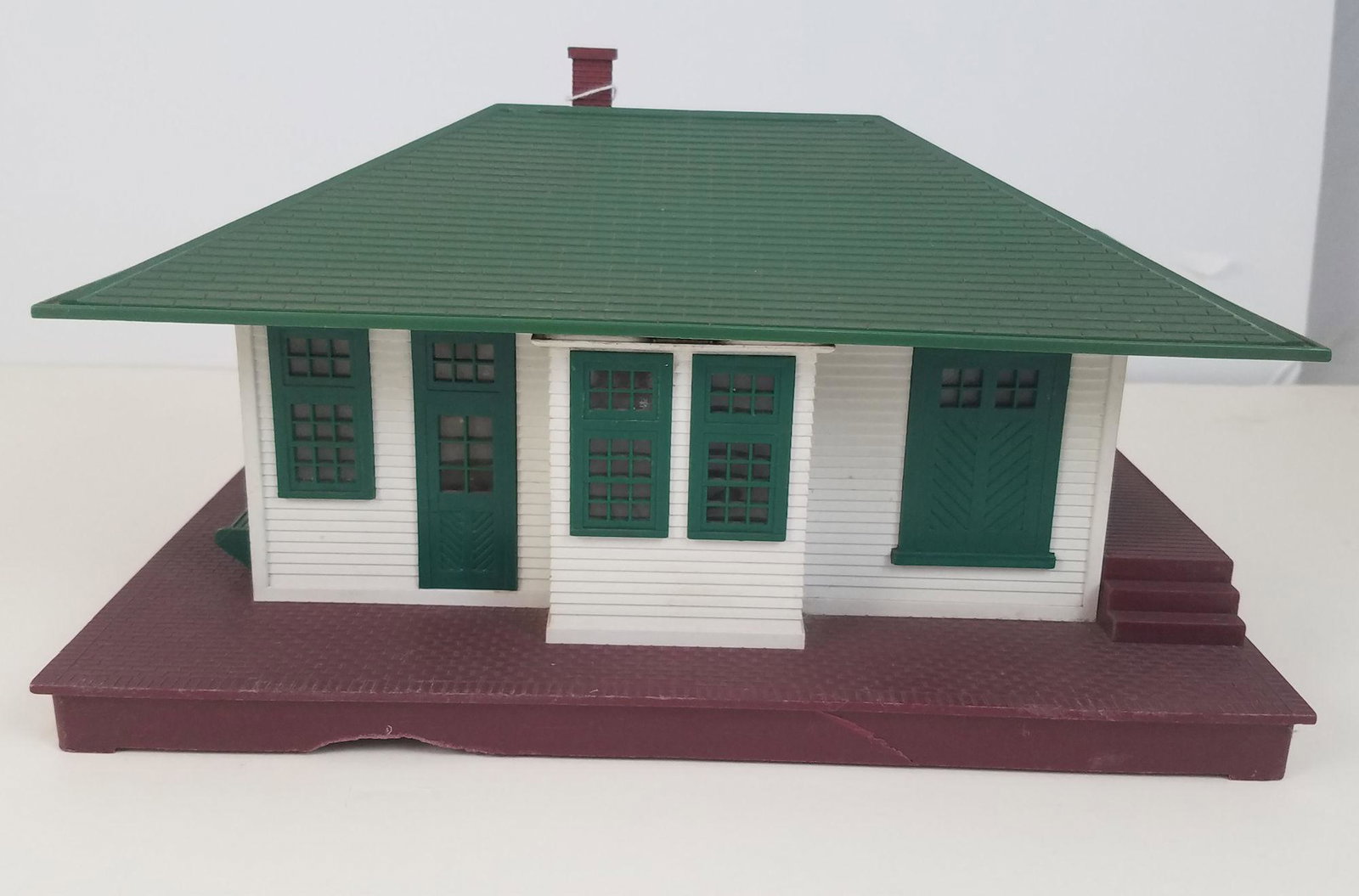 LIONEL O GAUGE POST WAR- 133 PASSENGER STATION: LIONEL O GAUGE POST WAR- 133 PASSENGER STATION