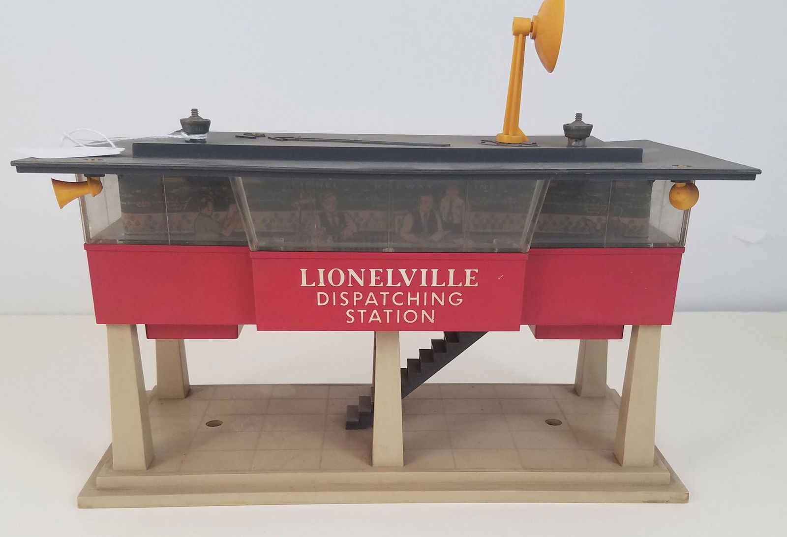 LIONEL O GAUGE POST WAR- 365 DISPATCHING STATION (1 of 6)