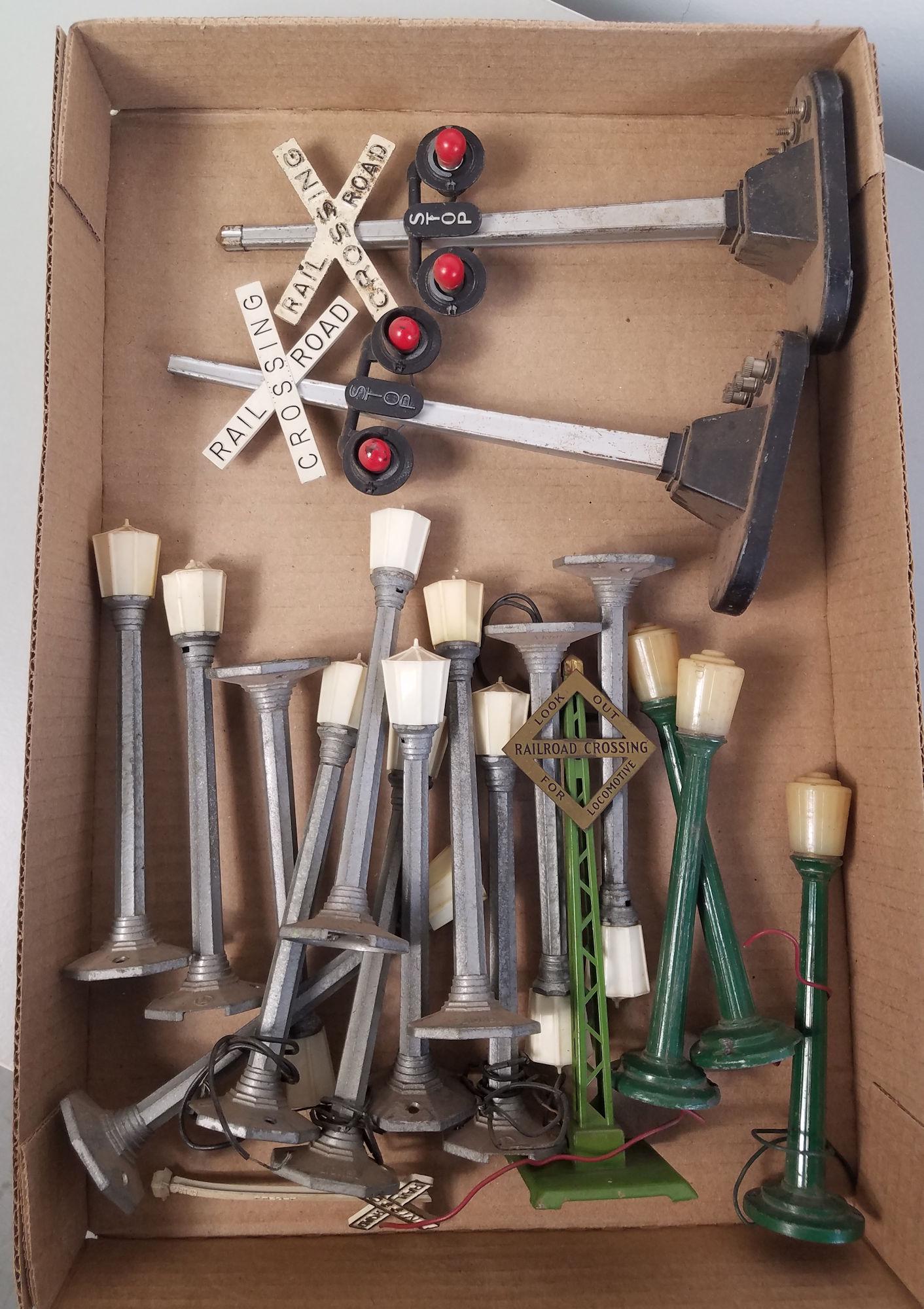 LIONEL O GAUGE POST AND PRE WAR- BOX LOT CROSSINGS AND: LIONEL O GAUGE POST AND PRE WAR- BOX LOT CROSSINGS AND LAMP PARTS