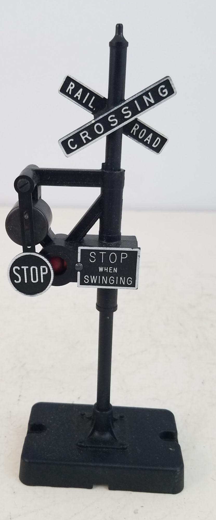 LIONEL O GAUGE POST WAR- BOX LOT- INCLUDING 110: LIONEL O GAUGE POST WAR- BOX LOT- INCLUDING 110 TRESTLE SET AND 140 BANJO SIGNAL, WITH BOXES