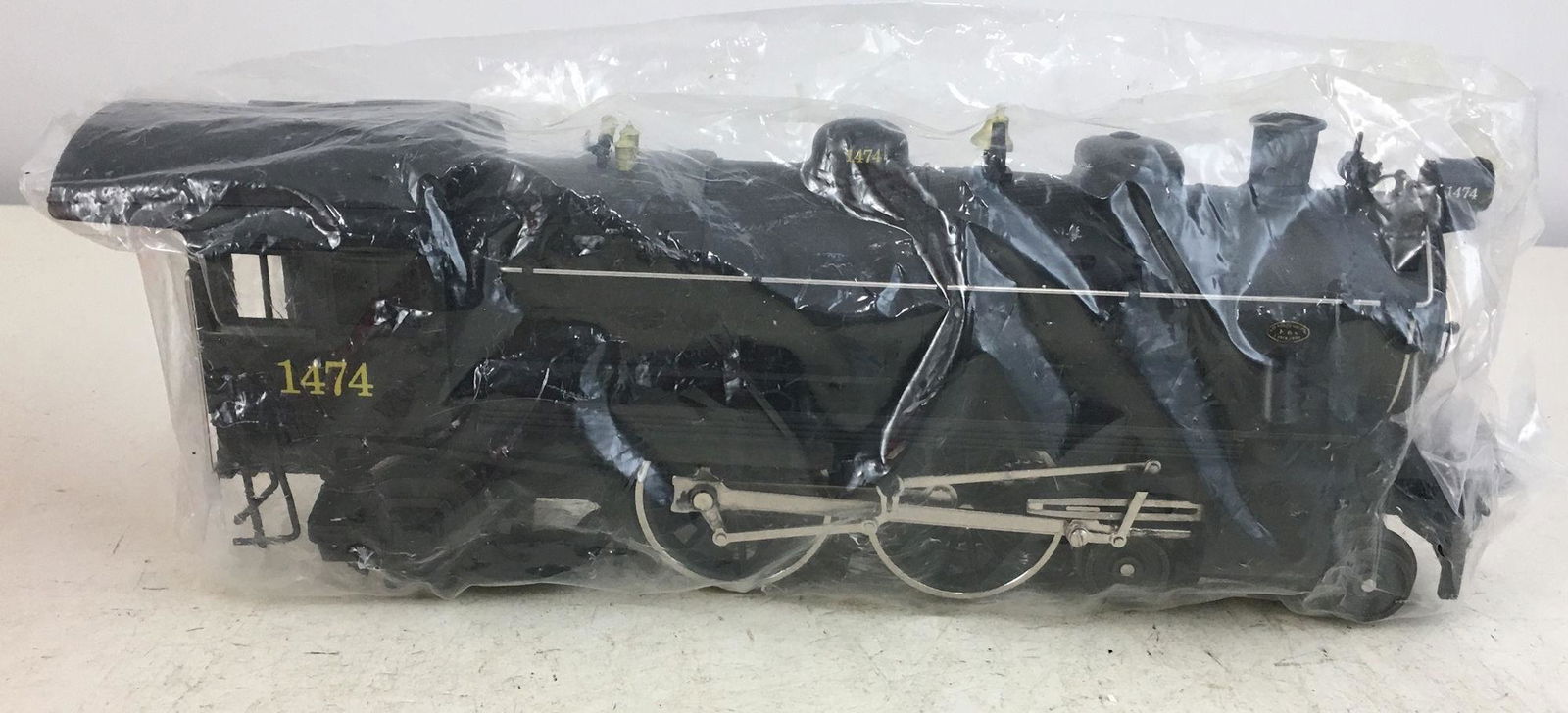 LIONEL O GUAGE MODERN ERA- 4-4-2 ATLANTIC ENGINE AND (1 of 2)