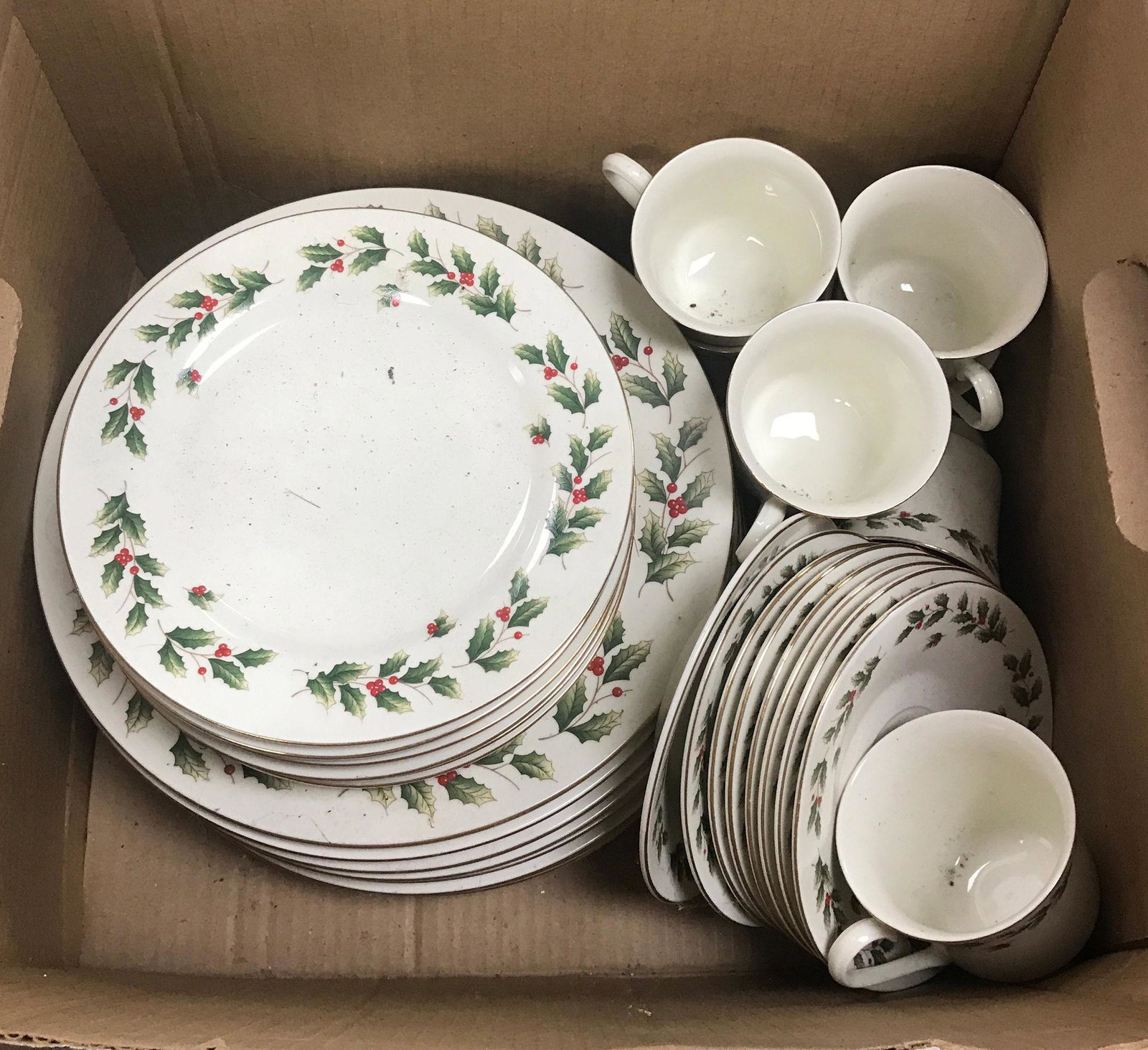 4 BOX LOTS WITH CHRISTMAS DISH, CANDLES, MALLORY MENS: 4 BOX LOTS WITH CHRISTMAS DISH, CANDLES, MALLORY MENS HAT, PICTURES IN TOTE, RECORDS