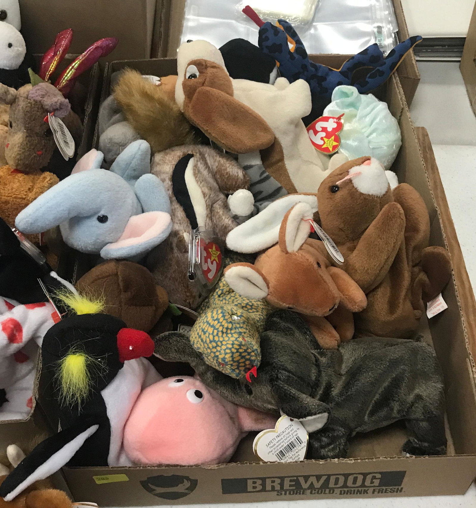 BOX LOT OF BEANIE BABIES: BOX LOT OF BEANIE BABIES