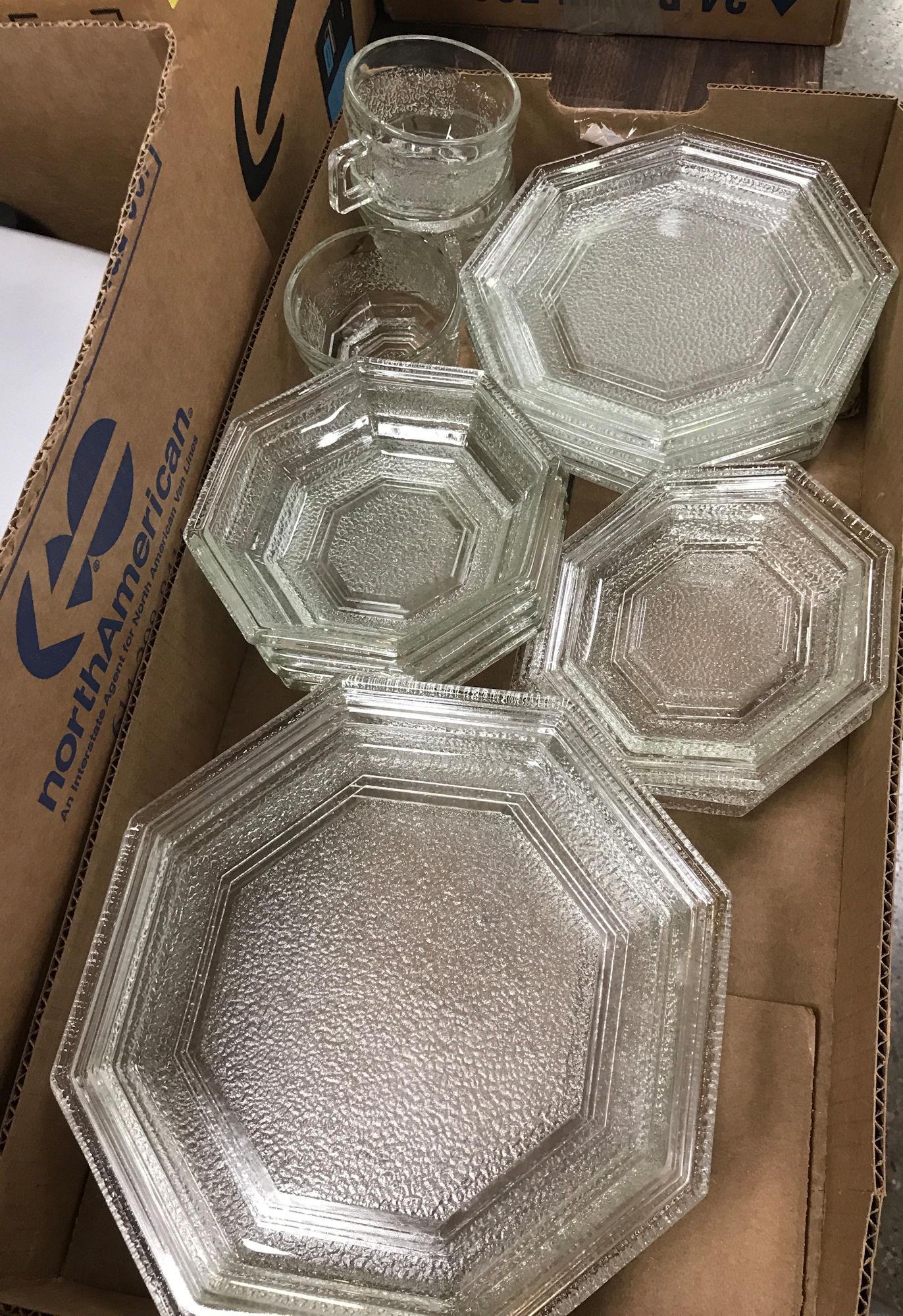 2 BOX LOTS WITH OCTAGON SHAPED DISH SET AND LEAN MEAN: 2 BOX LOTS WITH OCTAGON SHAPED DISH SET AND LEAN MEAN FAT MACHINE GRILL