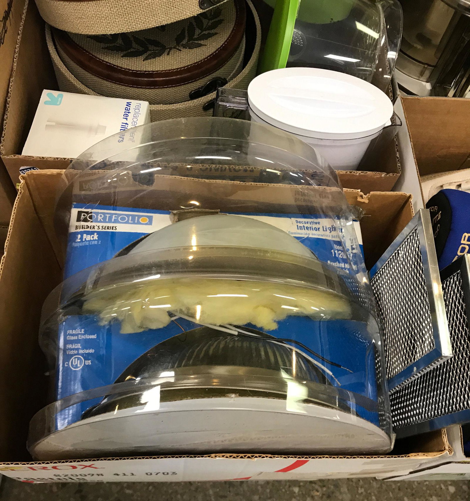 4 BOX LOTS WITH LIGHT FIXTURES, GOLF SHOES, FOOD: 4 BOX LOTS WITH LIGHT FIXTURES, GOLF SHOES, FOOD PROCESSOR, ELECTRIC CAN OPENER, SHOT GLASSES, POKER CHIPS
