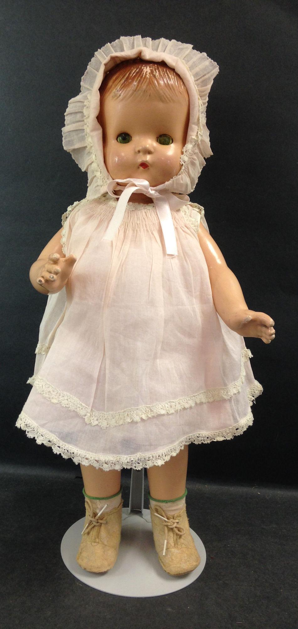 19" EFFANBEE COMPOSITION PATSY-ANN. MOLDED AND PAINTED: 19" EFFANBEE COMPOSITION PATSY-ANN. MOLDED AND PAINTED HAIR, SLEEP EYES, CLOSED MOUTH, ON FIVE PIECE COMPOSITION BODY WITH BENT RIGHT ARM. DOLL WEARS LIKELY ORIGINAL DRESS, UNDERCLOTHING AND MATCHING